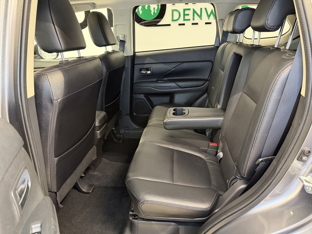 Mitsubishi Outlander 2.2 DI-D Top 4WD*7Sitzer*AHK*