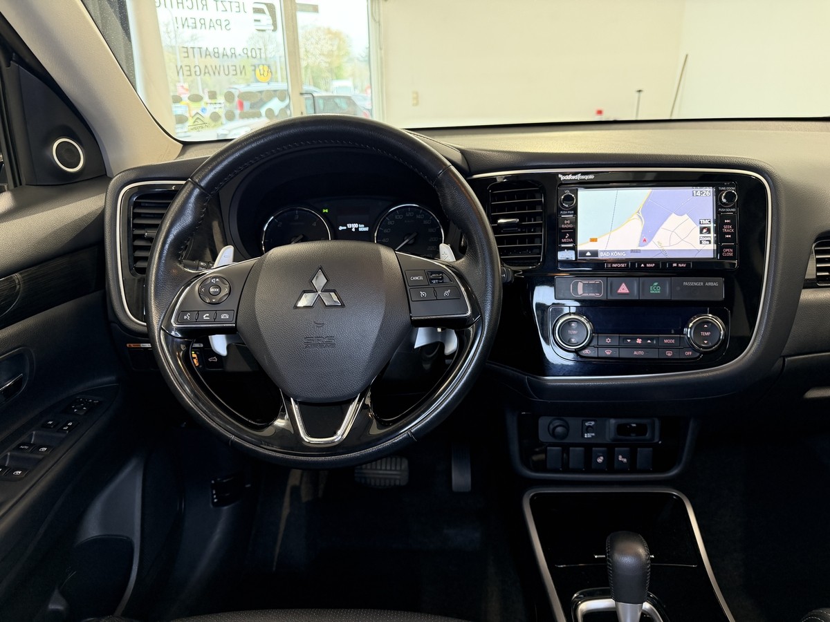 Mitsubishi Outlander 2.2 DI-D Top 4WD*7Sitzer*AHK*