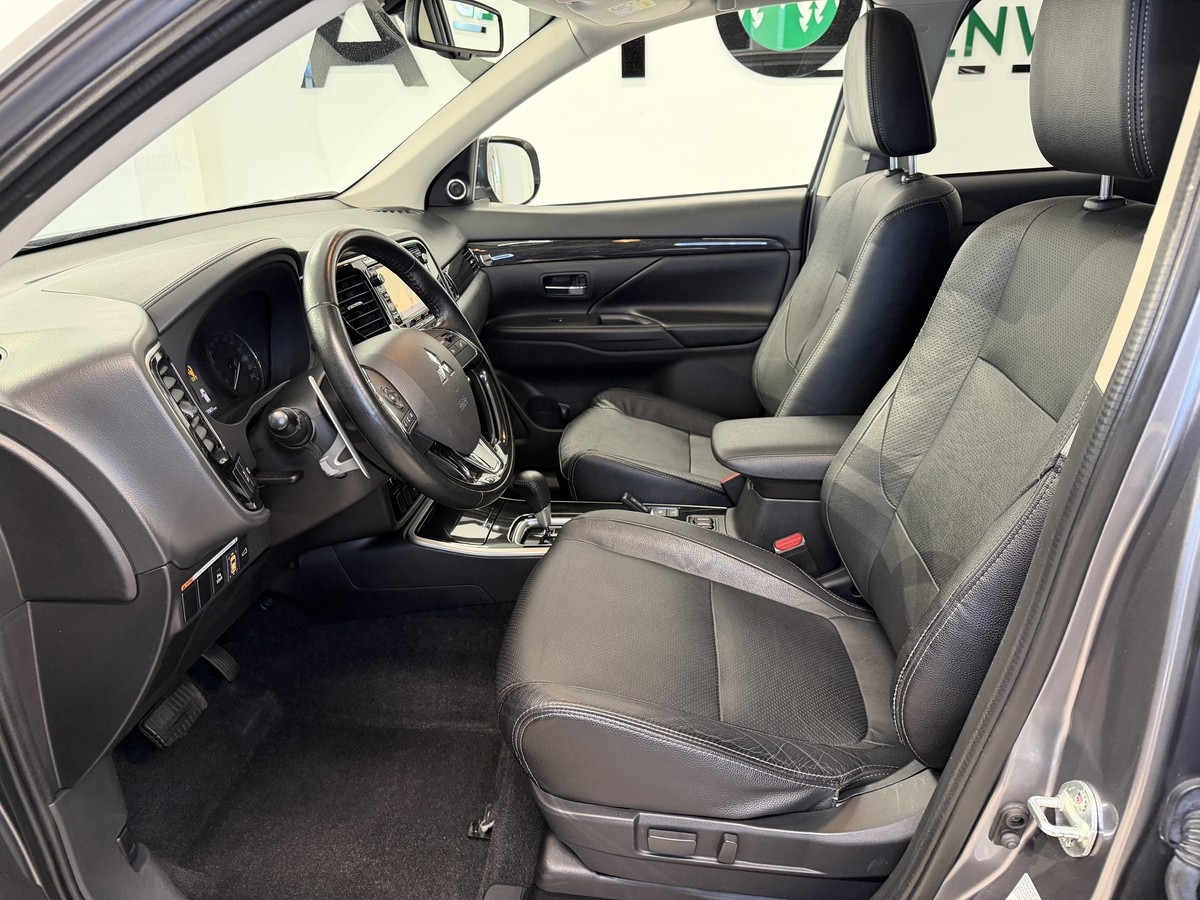 Mitsubishi Outlander 2.2 DI-D Top 4WD*7Sitzer*AHK*