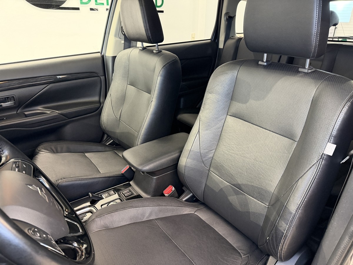 Mitsubishi Outlander 2.2 DI-D Top 4WD*7Sitzer*AHK*