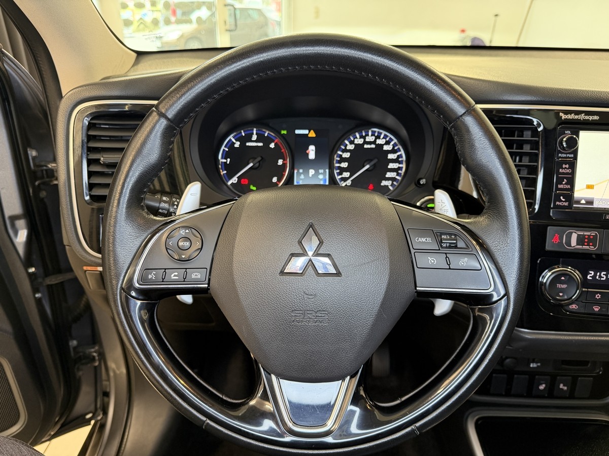 Mitsubishi Outlander 2.2 DI-D Top 4WD*7Sitzer*AHK*