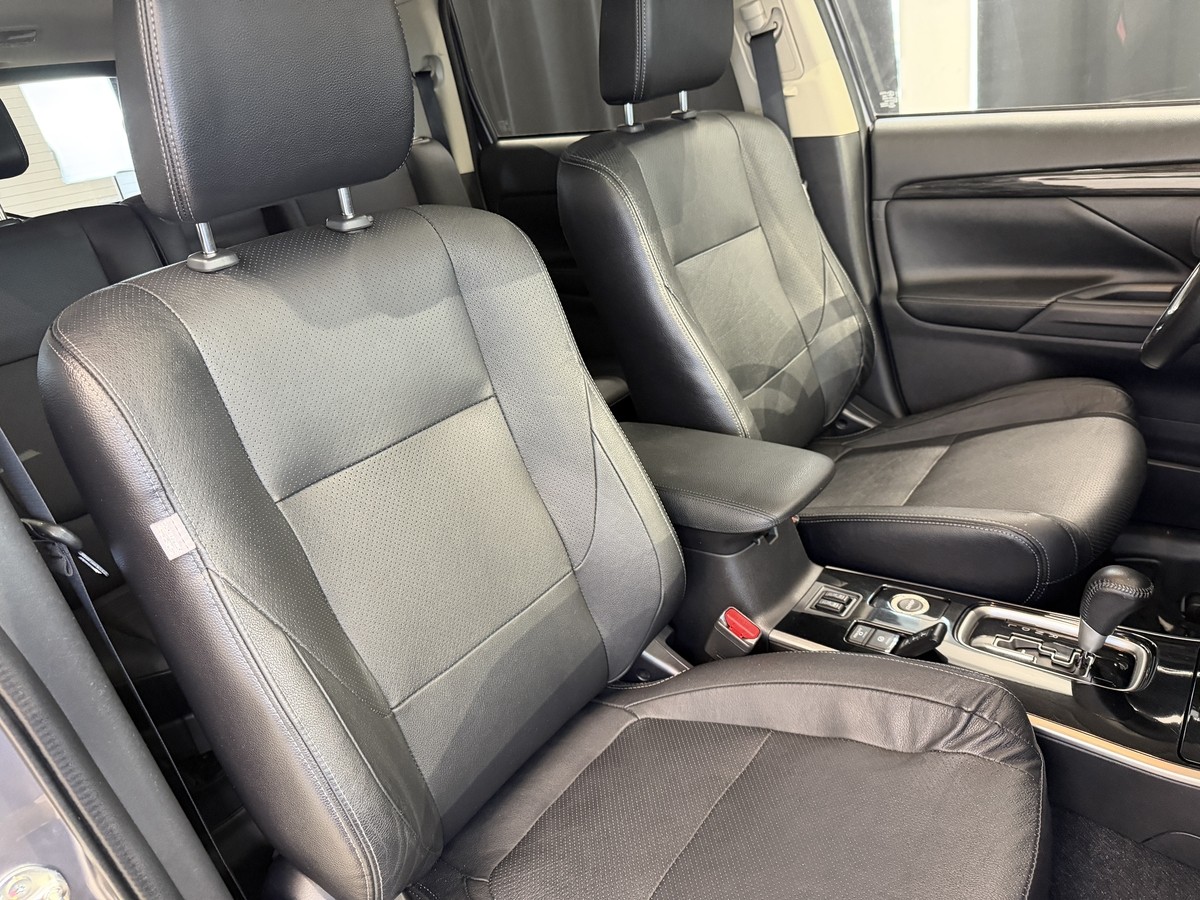 Mitsubishi Outlander 2.2 DI-D Top 4WD*7Sitzer*AHK*