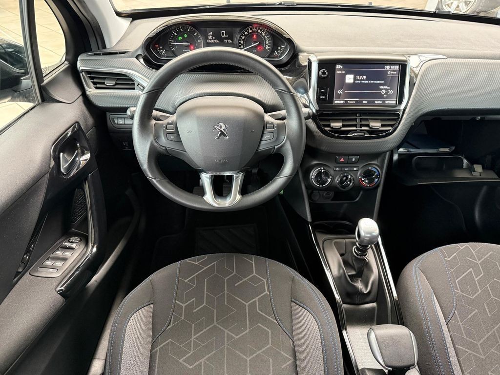 Peugeot 2008 1.2 PureTech110 Signature KLIMA*TPM*PDC*ALW
