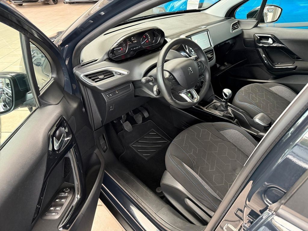Peugeot 2008 1.2 PureTech110 Signature KLIMA*TPM*PDC*ALW