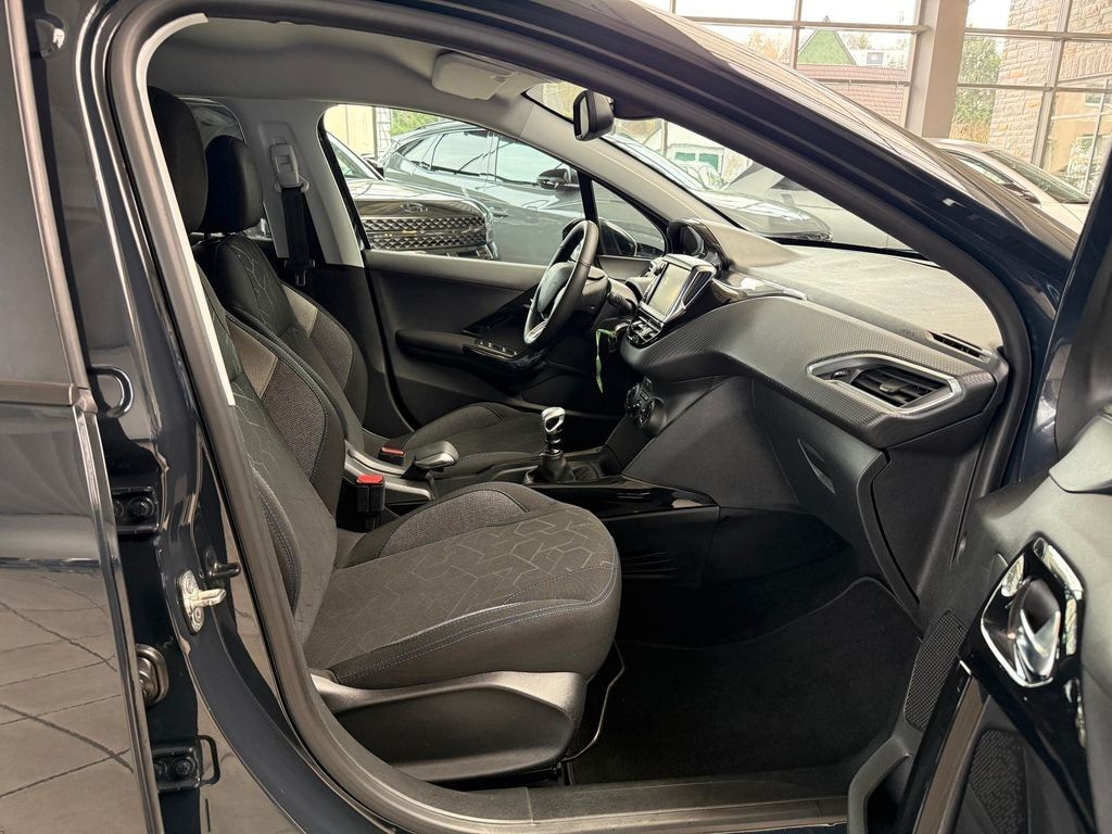 Peugeot 2008 1.2 PureTech110 Signature KLIMA*TPM*PDC*ALW