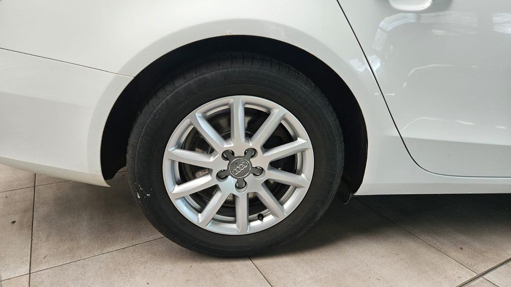Audi A4 Lim. Attraction Navi Klimaautom. AHK