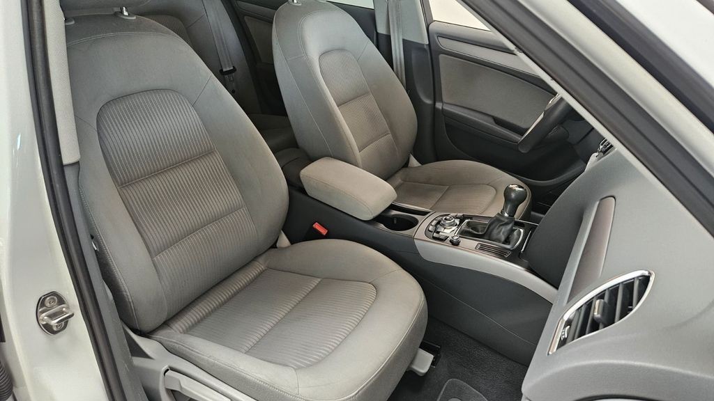 Audi A4 Lim. Attraction Navi Klimaautom. AHK