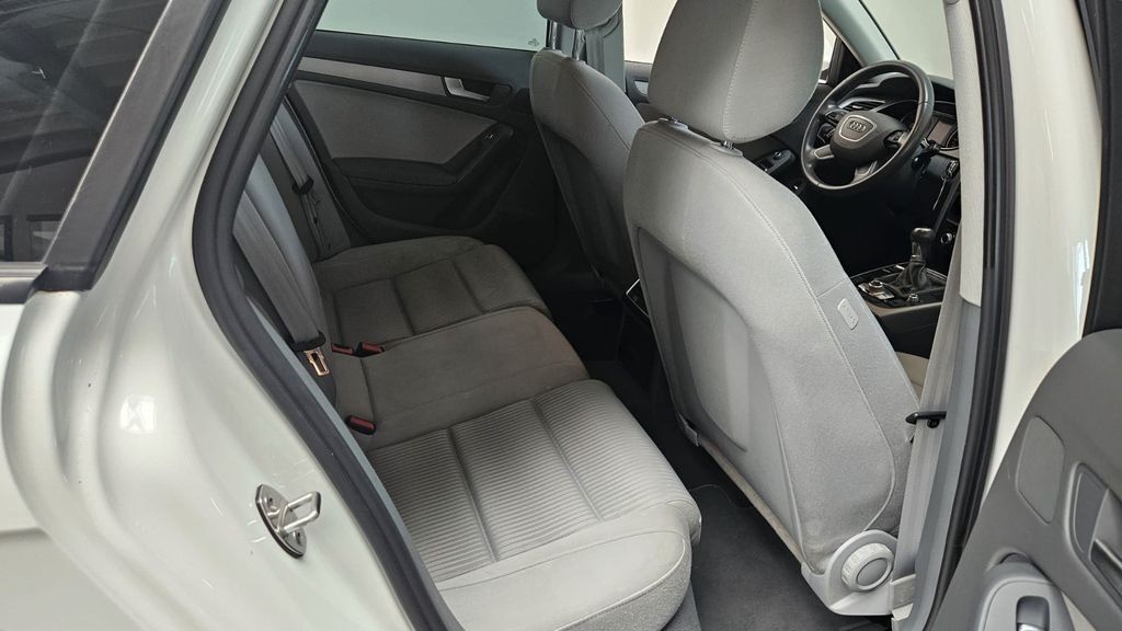 Audi A4 Lim. Attraction Navi Klimaautom. AHK
