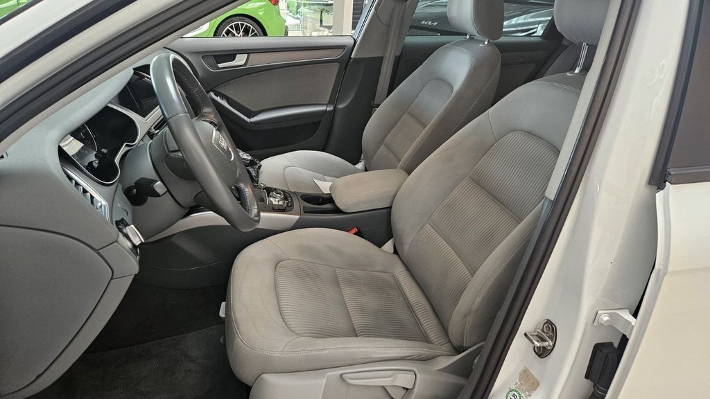 Audi A4 Lim. Attraction Navi Klimaautom. AHK