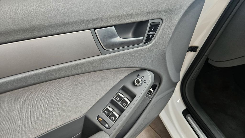 Audi A4 Lim. Attraction Navi Klimaautom. AHK