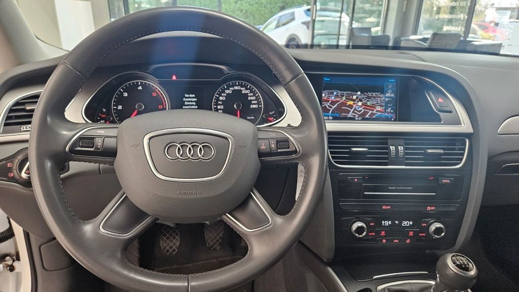 Audi A4 Lim. Attraction Navi Klimaautom. AHK