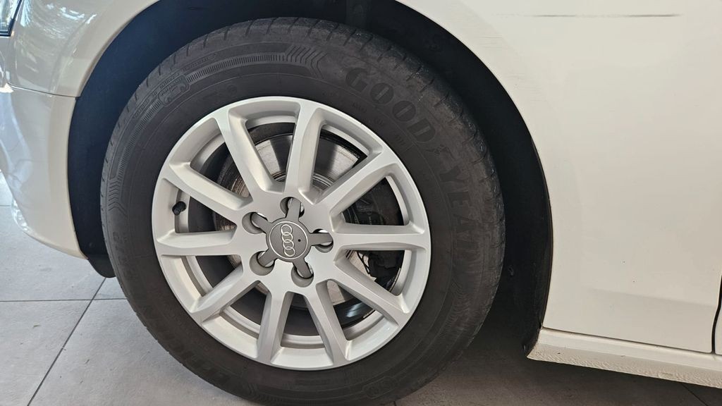 Audi A4 Lim. Attraction Navi Klimaautom. AHK