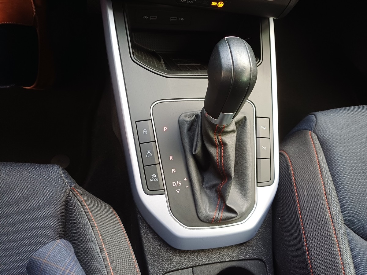Seat Arona 1.5 TSI FR DSG SHZ KLIMA ALU AHK LED W-PAKET NAVI  PDC