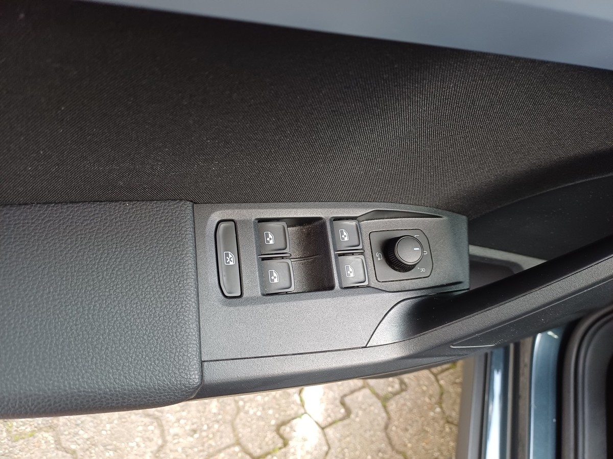 Seat Arona 1.5 TSI FR DSG SHZ KLIMA ALU AHK LED W-PAKET NAVI  PDC