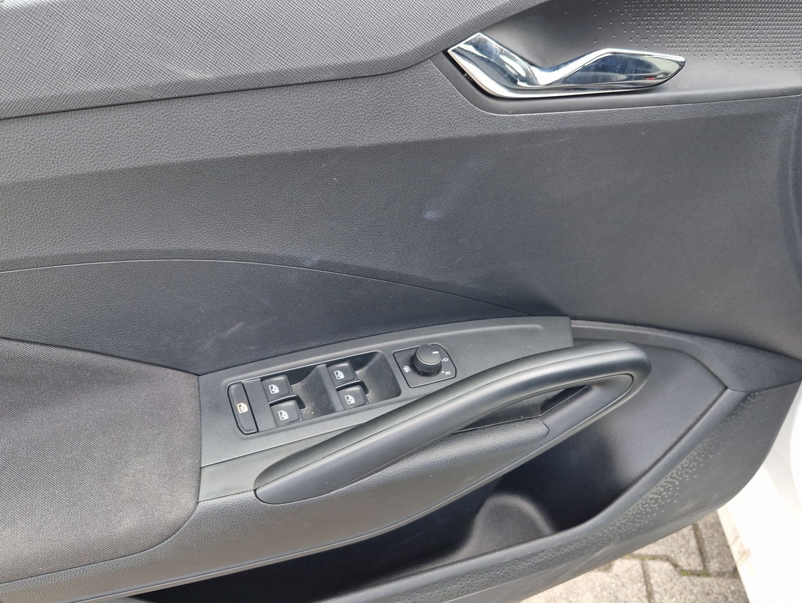 Skoda Fabia 1.0 TSI Selection LED CarPlay PDC Alu 15