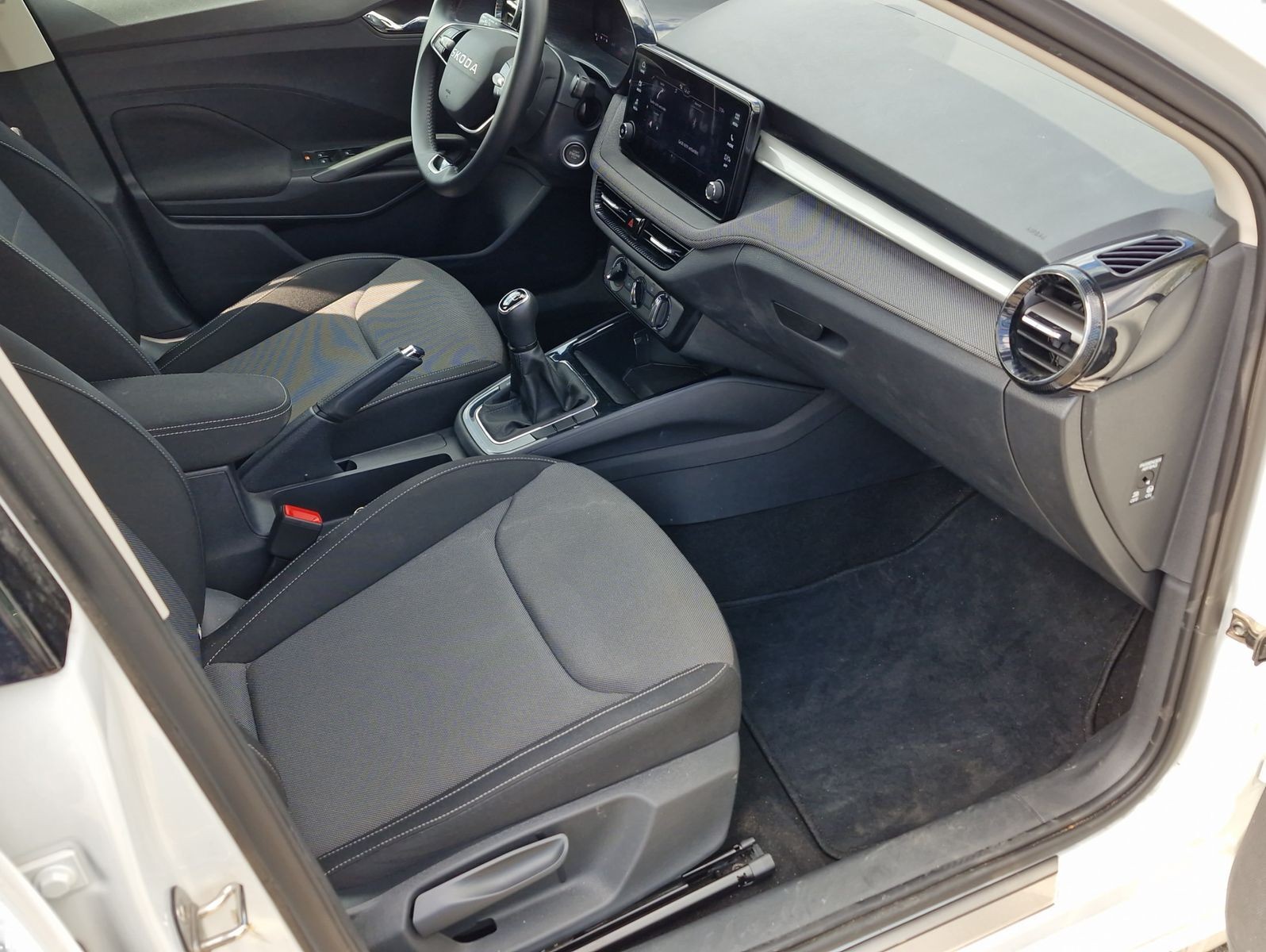 Skoda Fabia 1.0 TSI Selection LED CarPlay PDC Alu 15