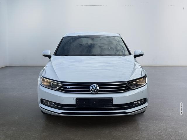 Volkswagen Passat 1.8 TSI DSG R-Line Einparkhilfe vorne ...