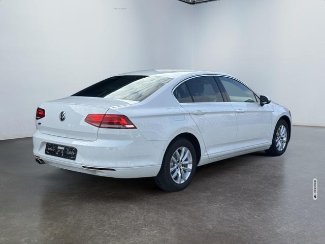 Volkswagen Passat 1.8 TSI DSG R-Line Einparkhilfe vorne ...