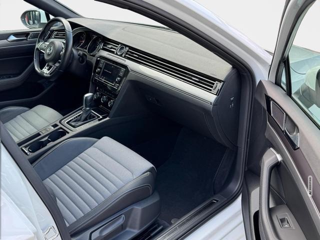 Volkswagen Passat 1.8 TSI DSG R-Line Einparkhilfe vorne ...