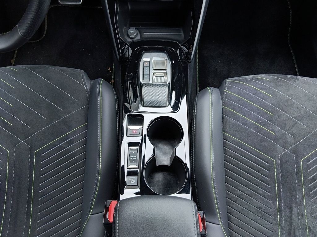 Peugeot 2008 GT *NAVI+360° KAMERA+MEMORY-SITZE+TEMPOMAT*