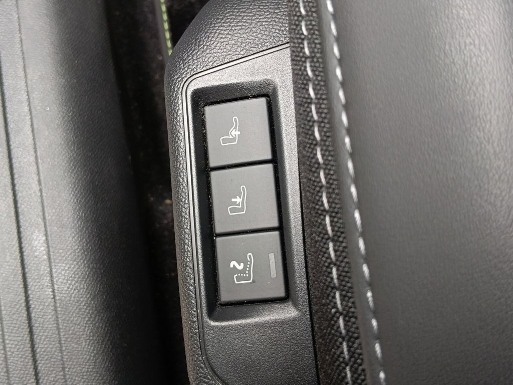 Peugeot 2008 GT *NAVI+360° KAMERA+MEMORY-SITZE+TEMPOMAT*