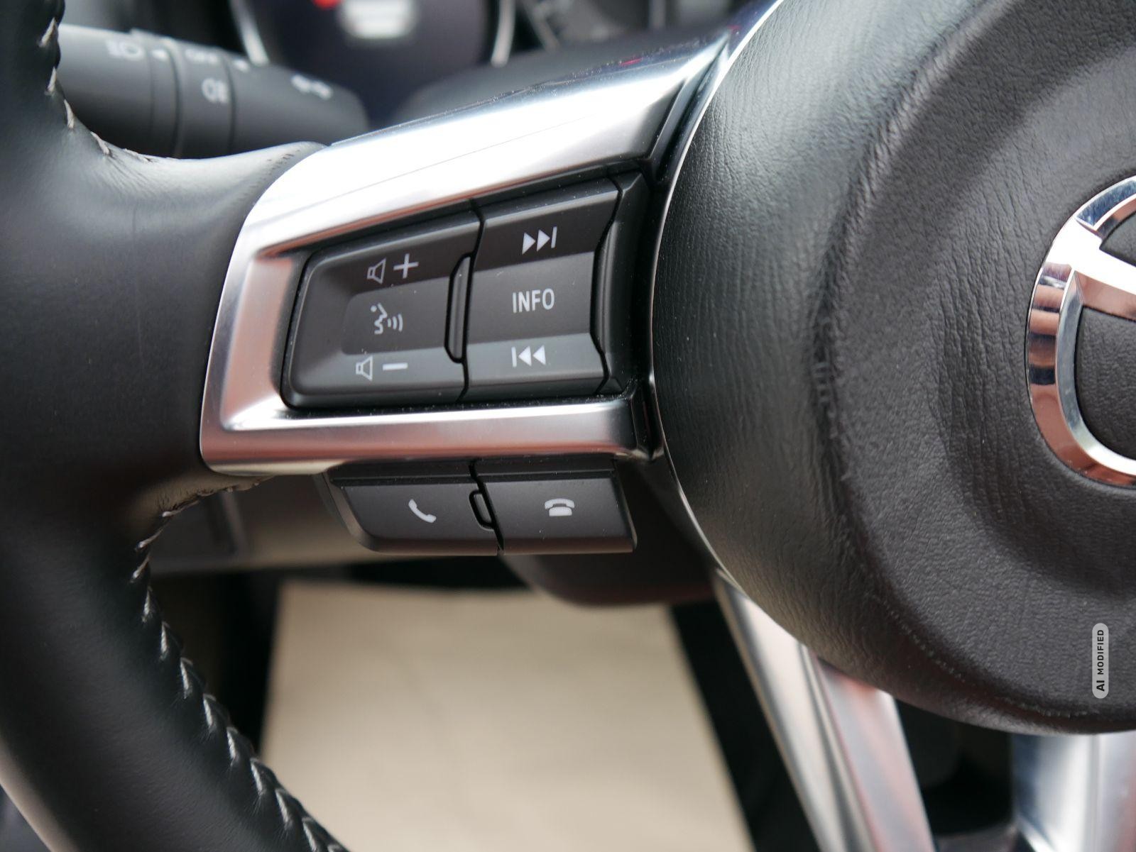 Mazda MX-5 ST SKYACTIV*PDC-HINTEN*KAMERA*TEMPOMAT*SHZ*KESSY*NAVIGATIONSSYSTEM*BLUETOOT