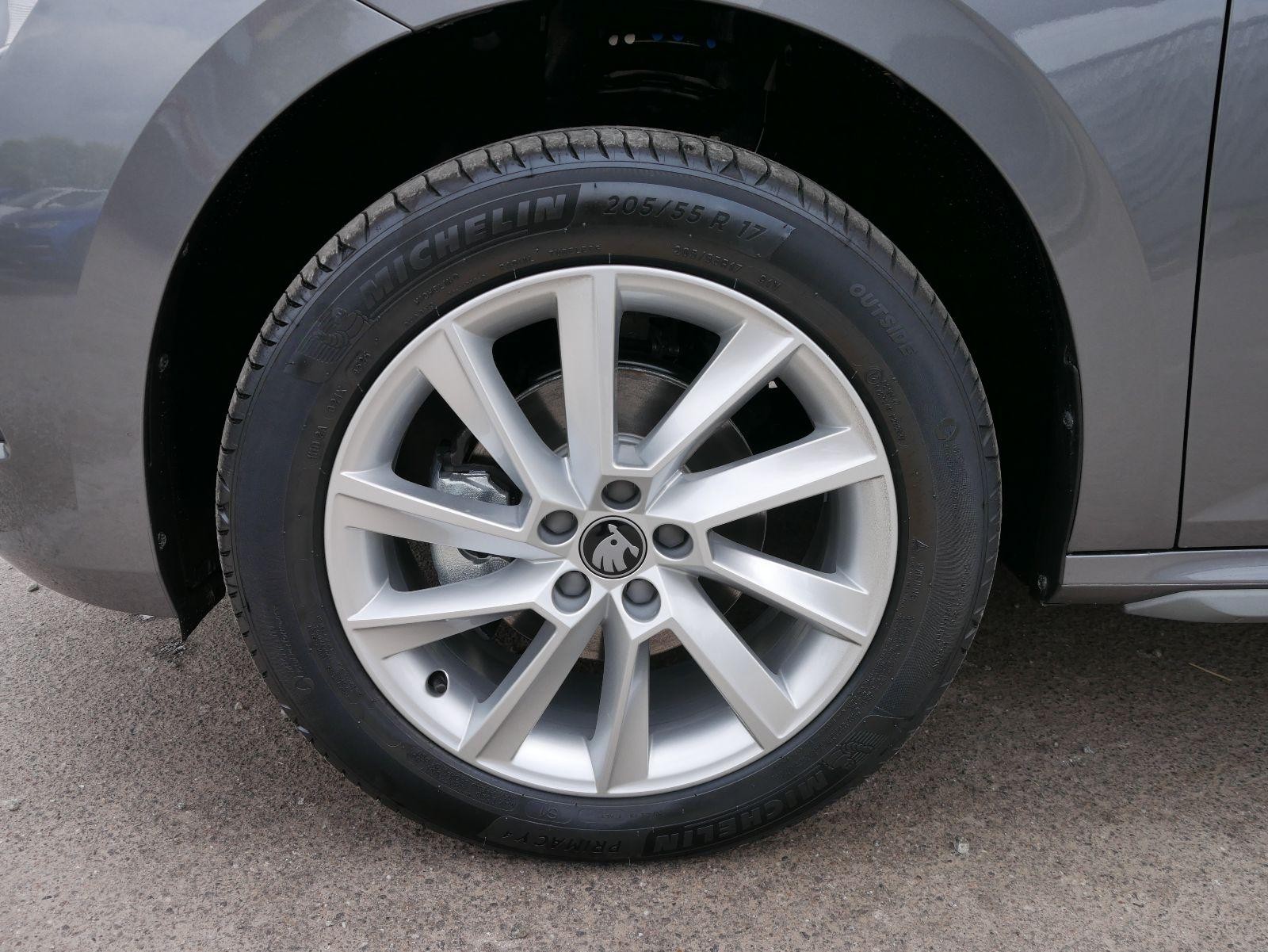 Skoda Kamiq 130 Jahre Edition 1,5 TSI DSG*AHK-SCHWENKBAR*KAMERA*KESSY*TEMPOMAT*WINTERP