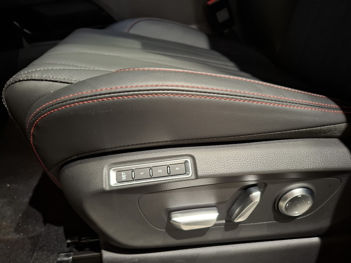 Foton 4 Ultra Sitzbelüftung Panorama Leder NEU