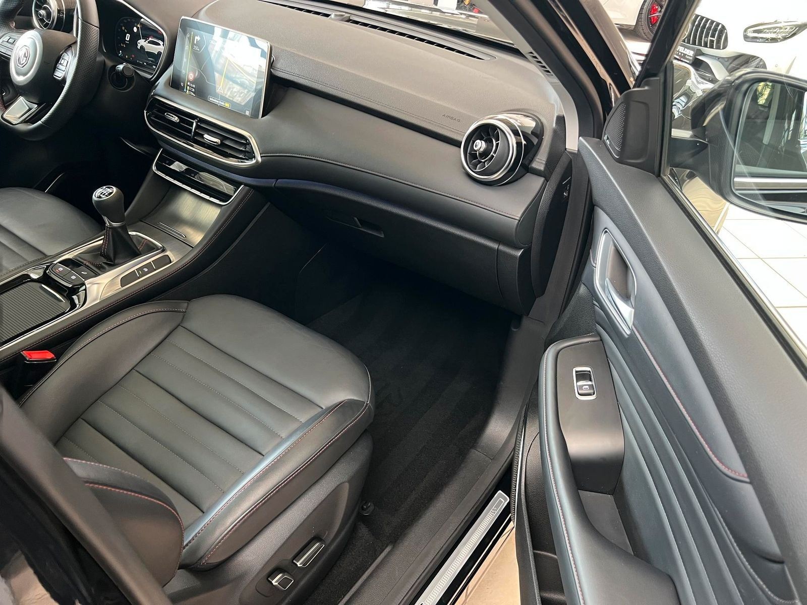 MG HS Luxury*ACC*360°*PANO*SHZ*NAV*CARPLAY*AMBI