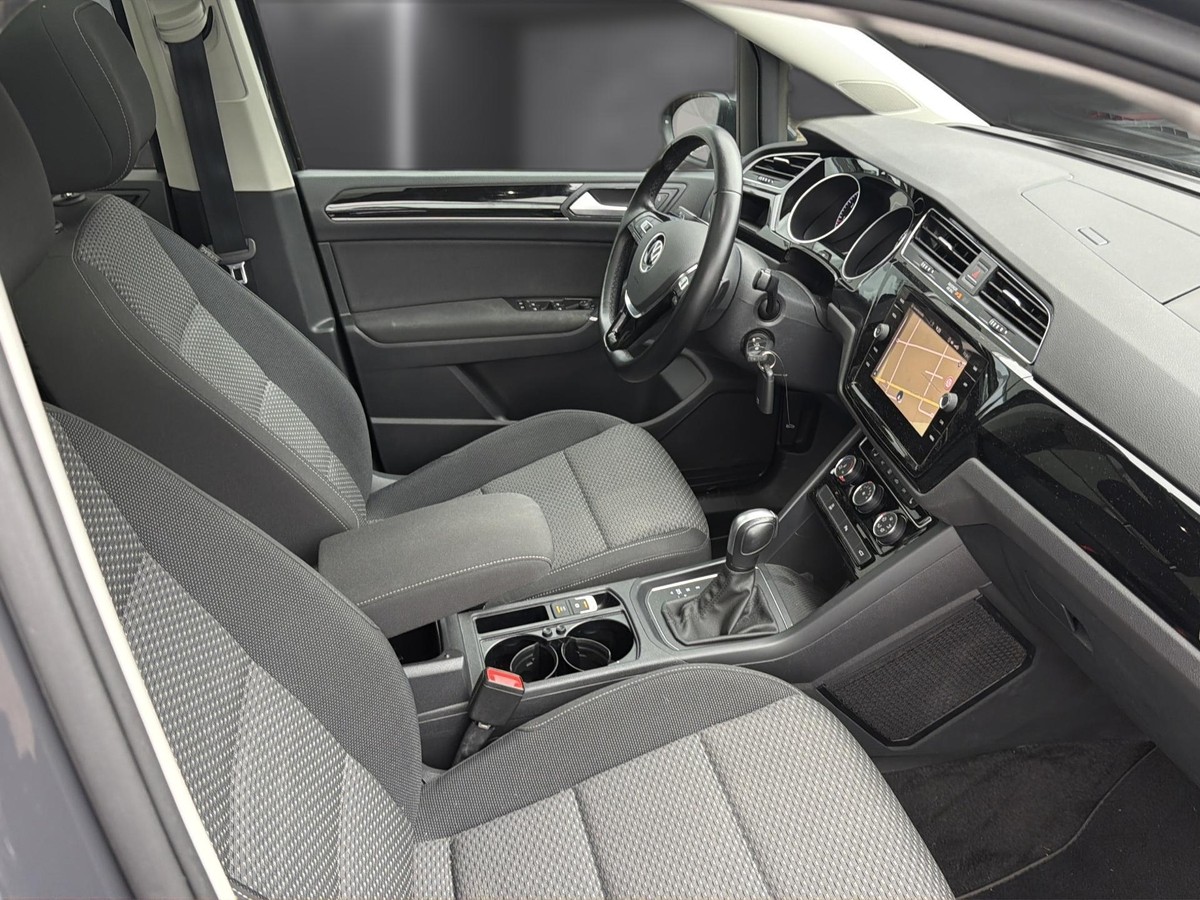 Volkswagen Touran 1.5 TSI *LED* SHZ* DSG* Panodach