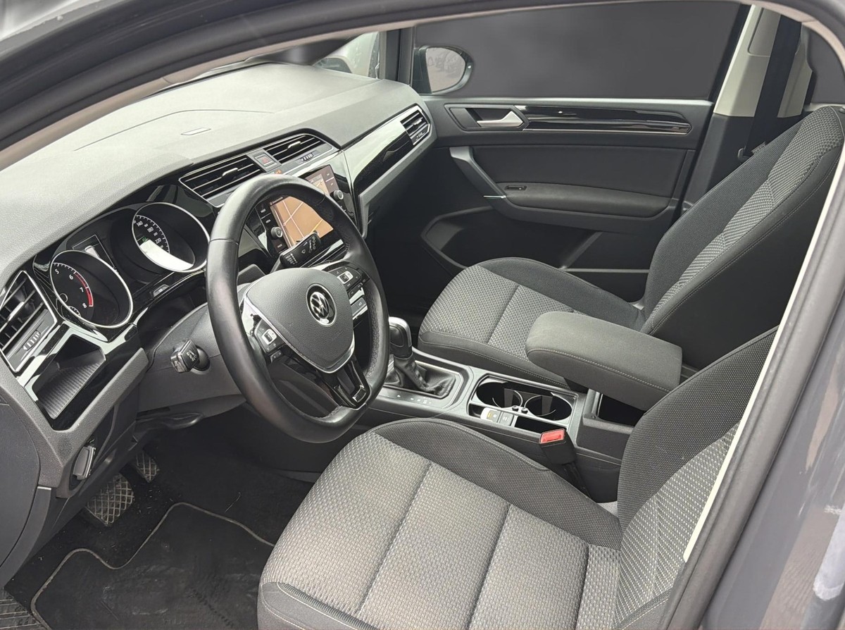 Volkswagen Touran 1.5 TSI *LED* SHZ* DSG* Panodach