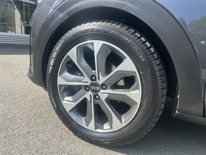 Kia Stonic 1.0 T-GDI DCT PLATINUM EDITION AUTOM*LEDER*SSD*R-CAM