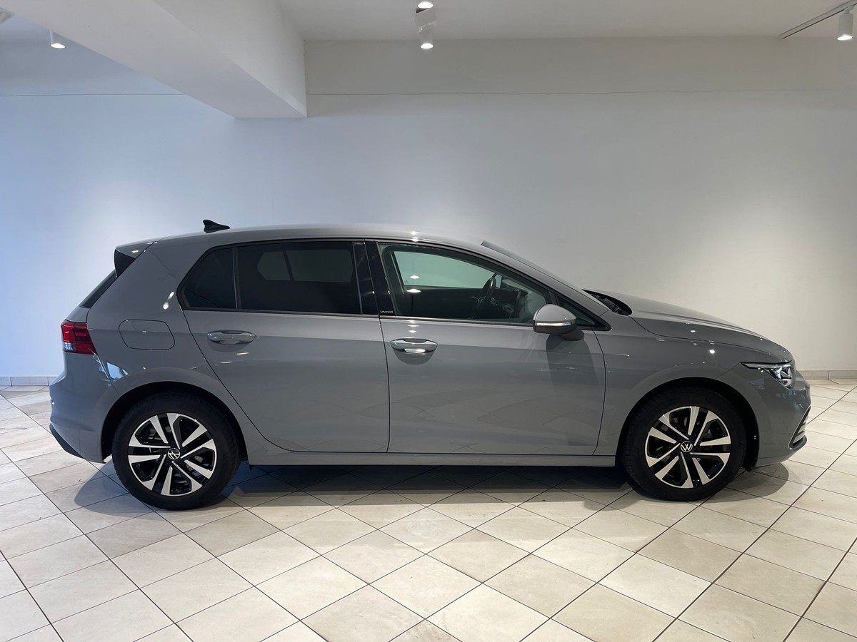 Volkswagen Golf VIII DSG ACC Kamera 3-Z-Klima 8-fach