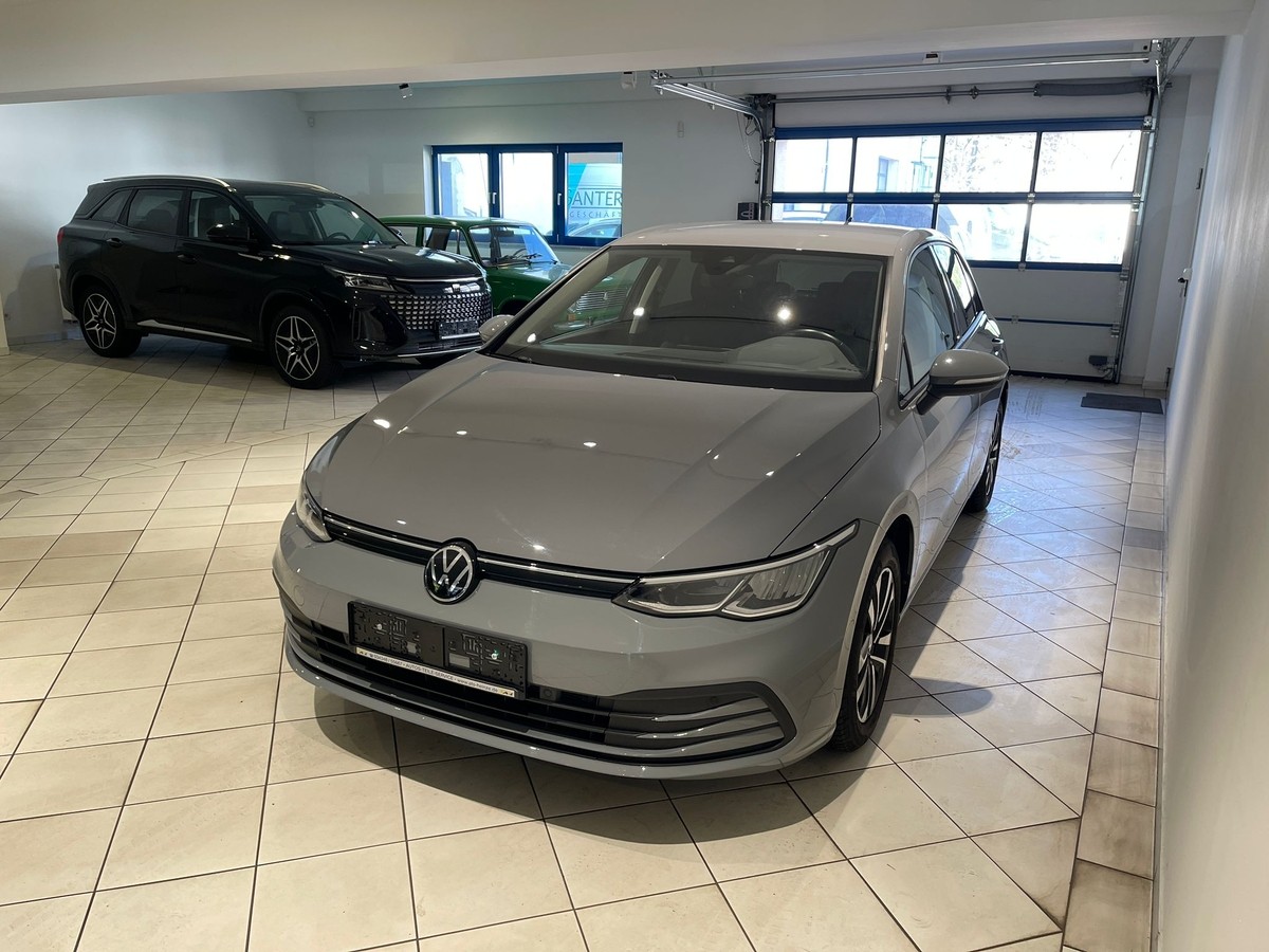 Volkswagen Golf VIII DSG ACC Kamera 3-Z-Klima 8-fach