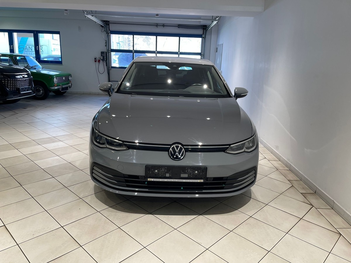 Volkswagen Golf VIII DSG ACC Kamera 3-Z-Klima 8-fach