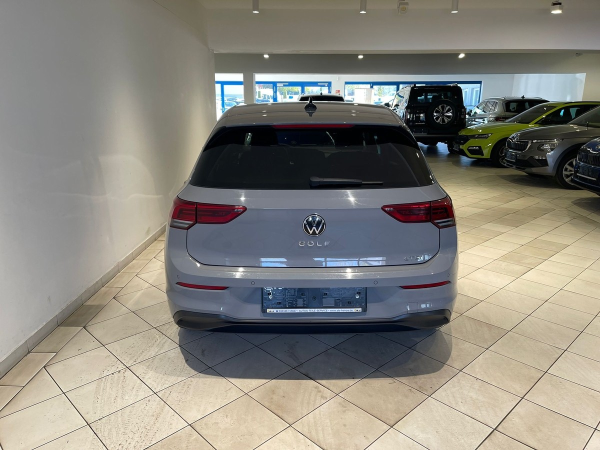 Volkswagen Golf VIII DSG ACC Kamera 3-Z-Klima 8-fach