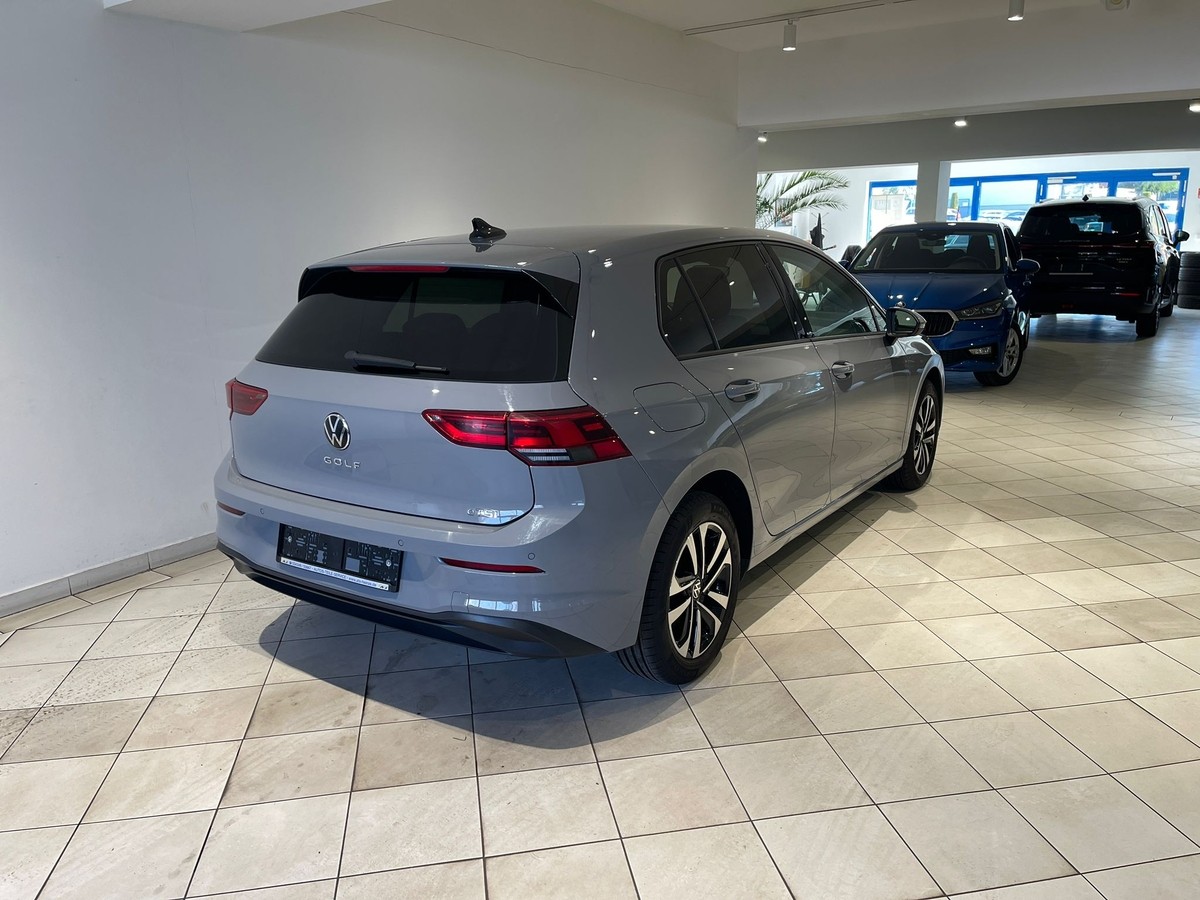 Volkswagen Golf VIII DSG ACC Kamera 3-Z-Klima 8-fach
