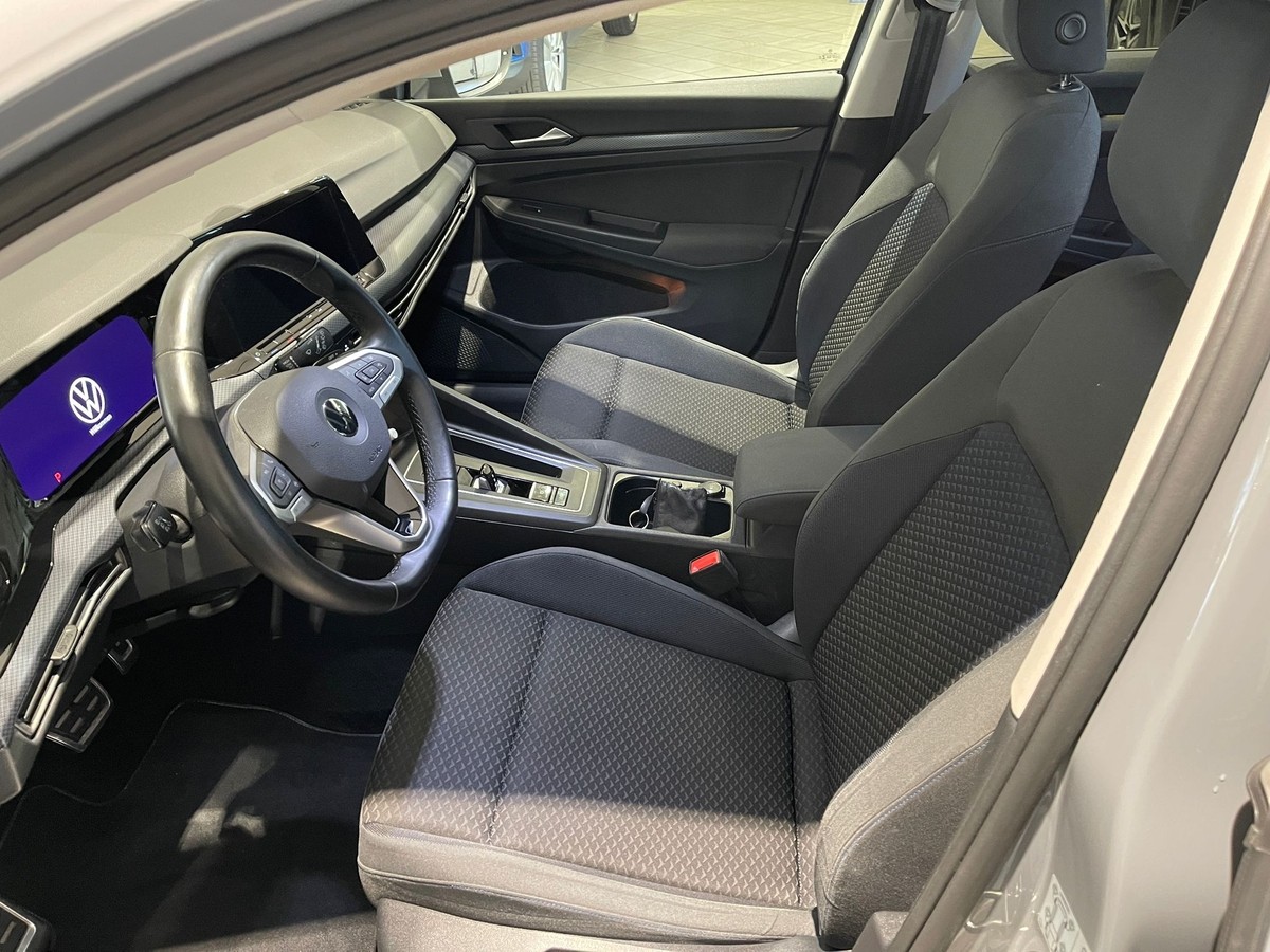 Volkswagen Golf VIII DSG ACC Kamera 3-Z-Klima 8-fach