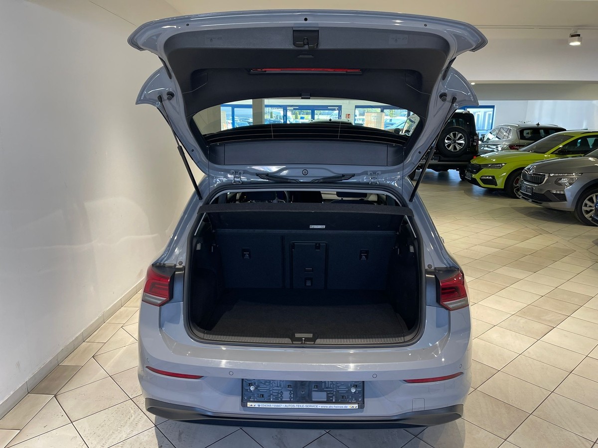 Volkswagen Golf VIII DSG ACC Kamera 3-Z-Klima 8-fach