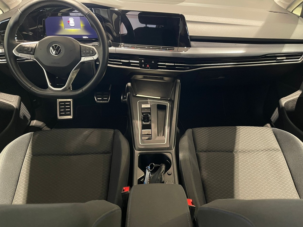 Volkswagen Golf VIII DSG ACC Kamera 3-Z-Klima 8-fach