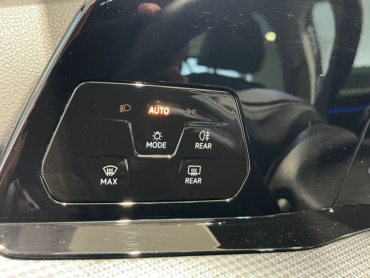 Volkswagen Golf VIII DSG ACC Kamera 3-Z-Klima 8-fach
