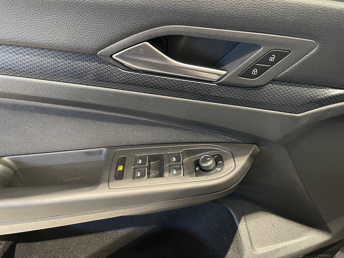 Volkswagen Golf VIII DSG ACC Kamera 3-Z-Klima 8-fach