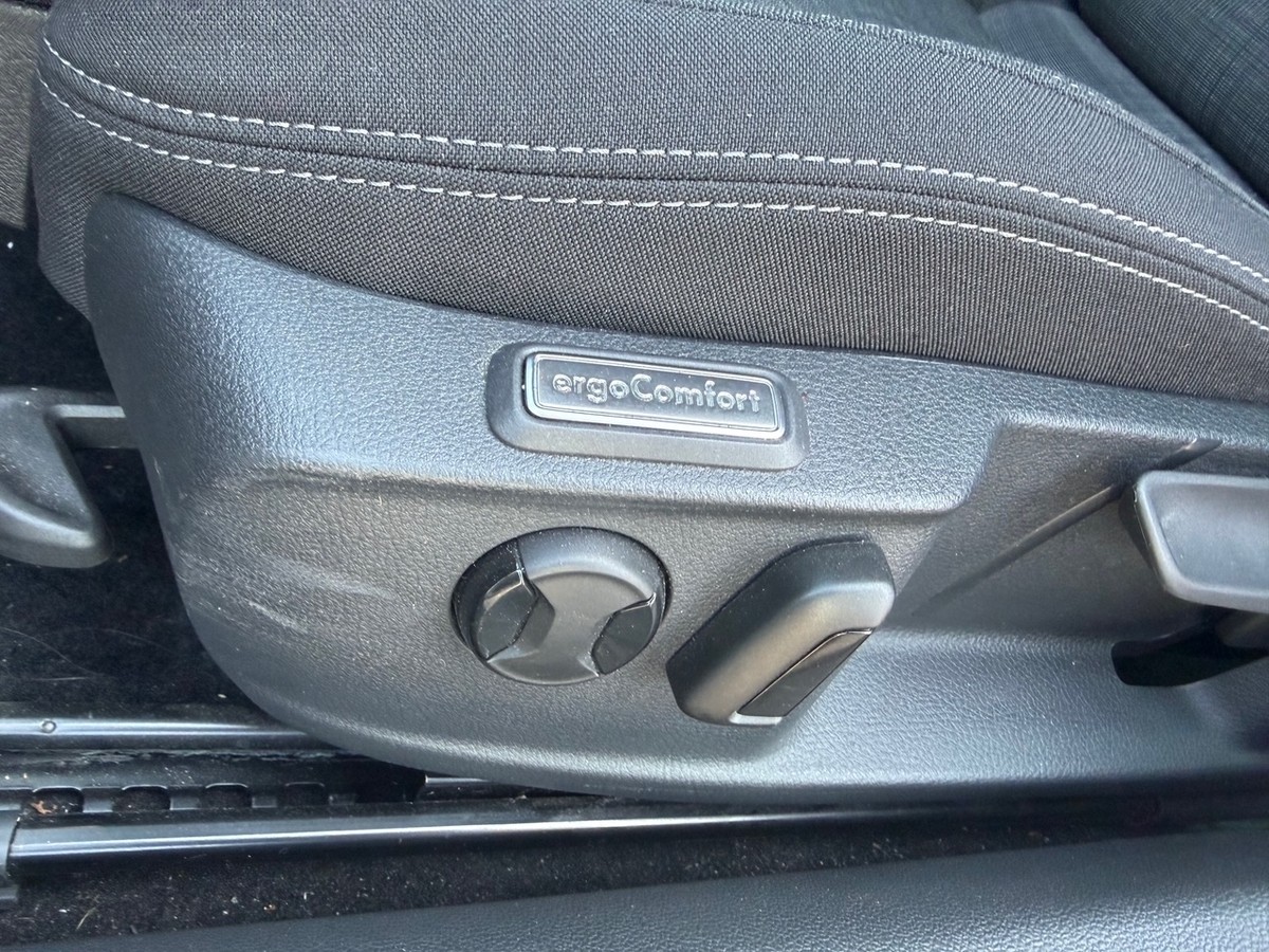 Volkswagen Passat Variant 1.5 TSI DSG Business schwenk. AHK