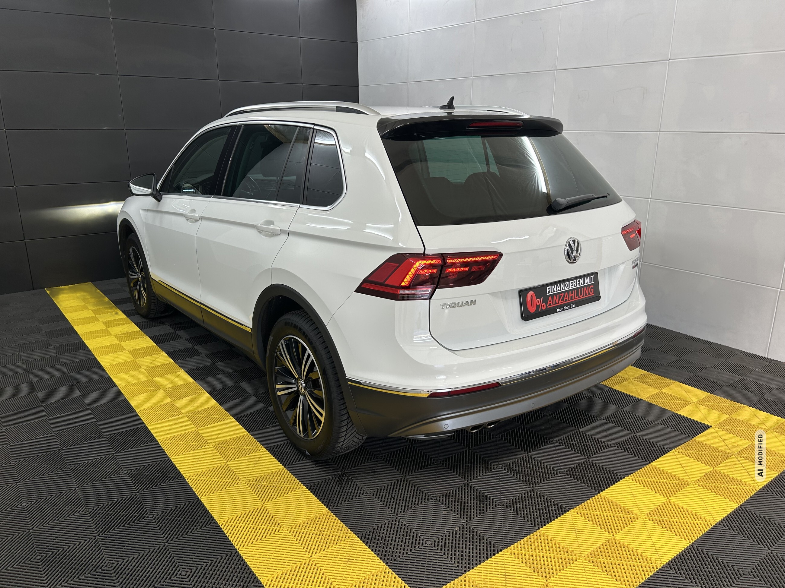 Volkswagen Tiguan Highline 4Motion+ACC+LED+Navi+CarPlay+PDC
