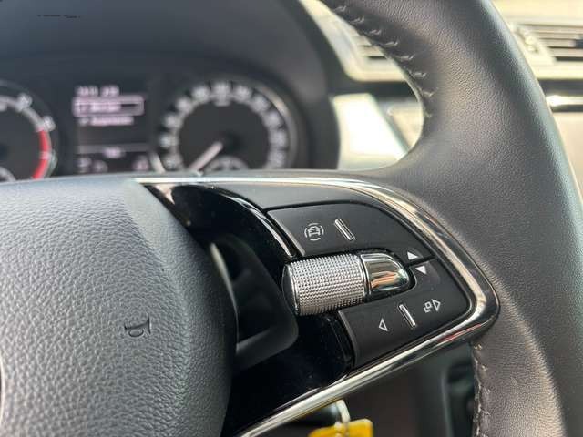 Skoda Fabia Ambition*Kombi*NAVIGATION*CARPLAY*SITZ-HZ*Tempomat