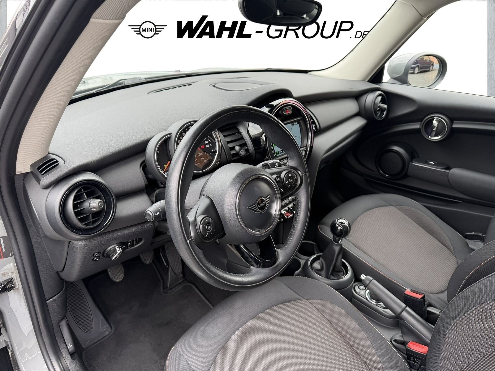 MINI ONE Pepper Navi LED PDC SHZ Connected Navigation