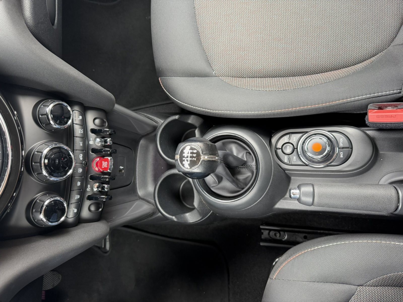 MINI ONE Pepper Navi LED PDC SHZ Connected Navigation