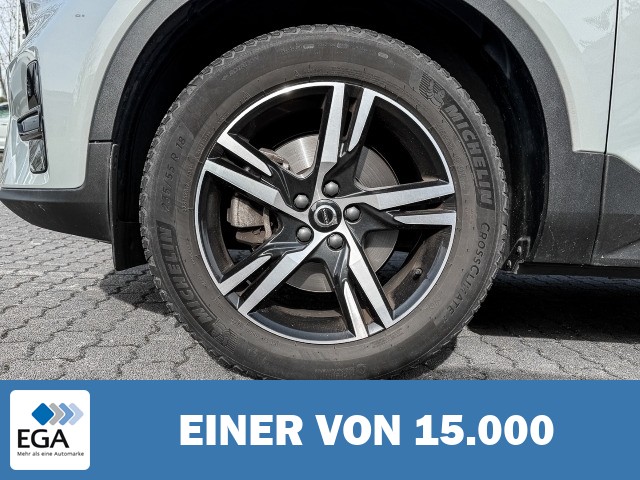 Volvo XC40 Plus Dark 2WD Digitales Cockpit Memory Sitze Soundsystem HarmanKardon LED S