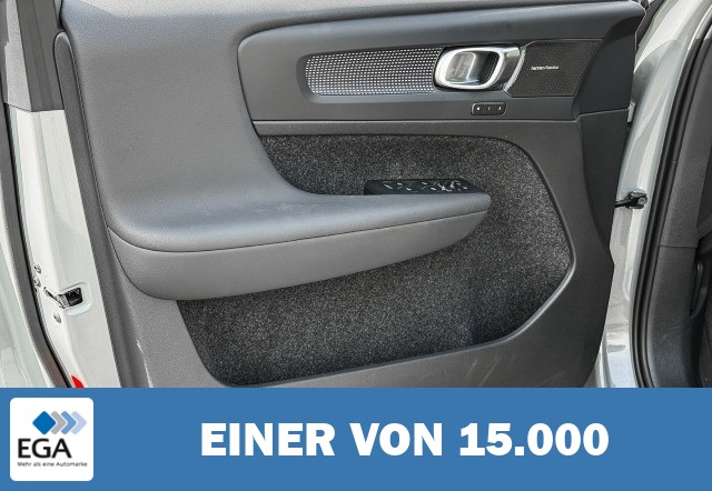 Volvo XC40 Plus Dark 2WD Digitales Cockpit Memory Sitze Soundsystem HarmanKardon LED S
