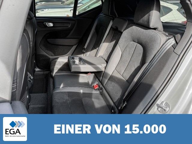 Volvo XC40 Plus Dark 2WD Digitales Cockpit Memory Sitze Soundsystem HarmanKardon LED S